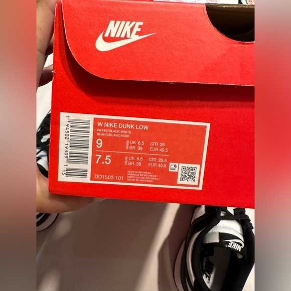 Nike Dunk Low Pandas women’s size 9 NIB - Picture 5 of 5